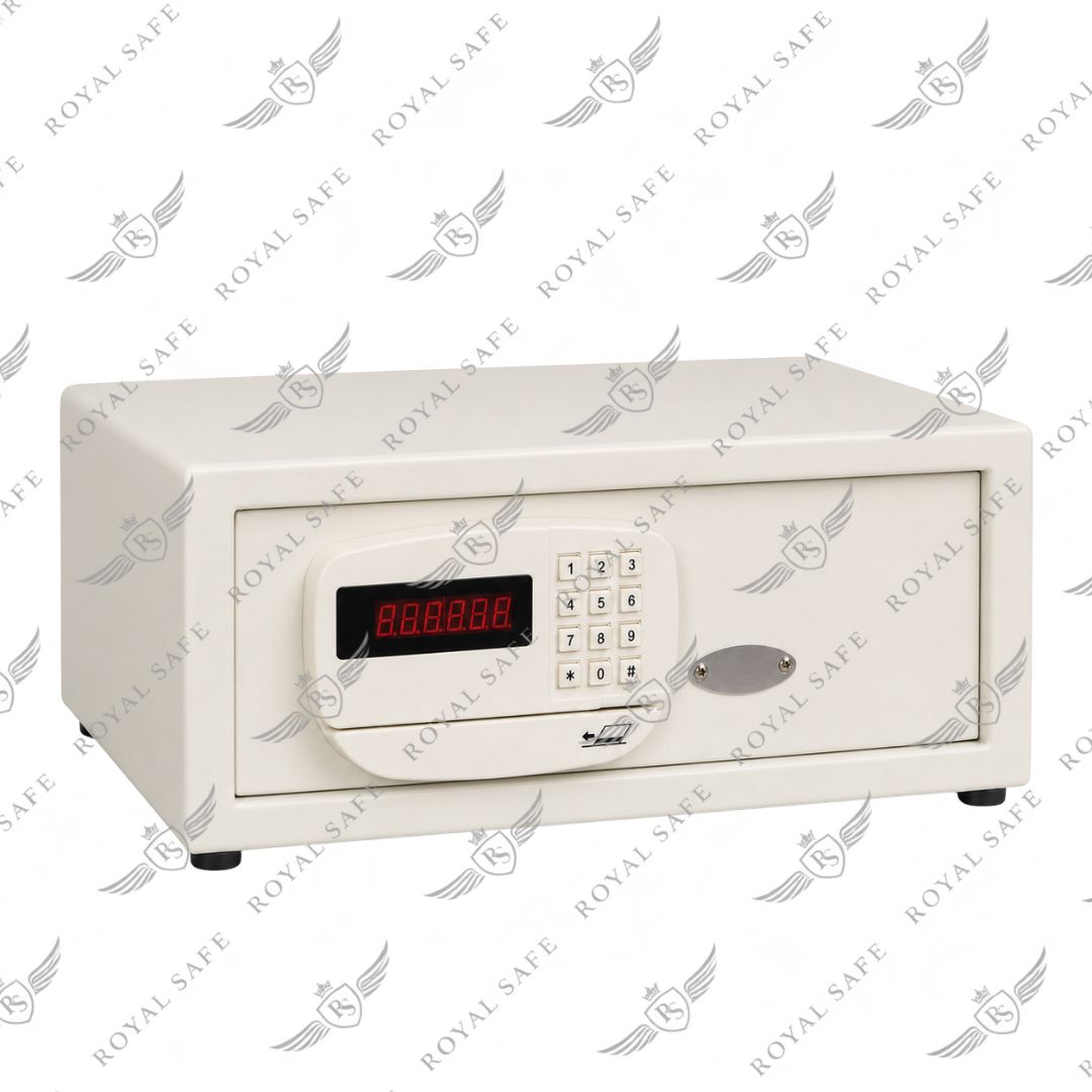 כספת דיגיטלית ממונעת (8 ק"ג) דגם EM-160-CM 3 כספת דיגיטלית ממונעת EM-160-CM סגורה – מבט קדמי בזווית